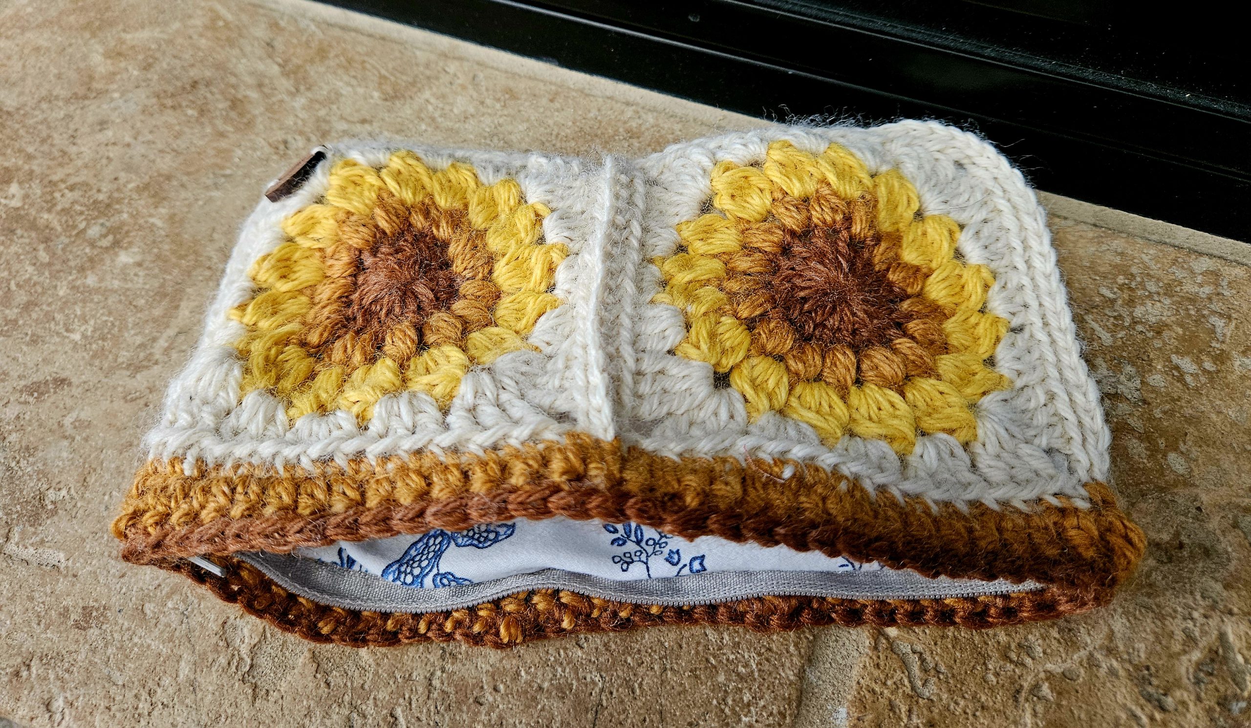 Cream Crocheted Sunflower Wallet - Image 4