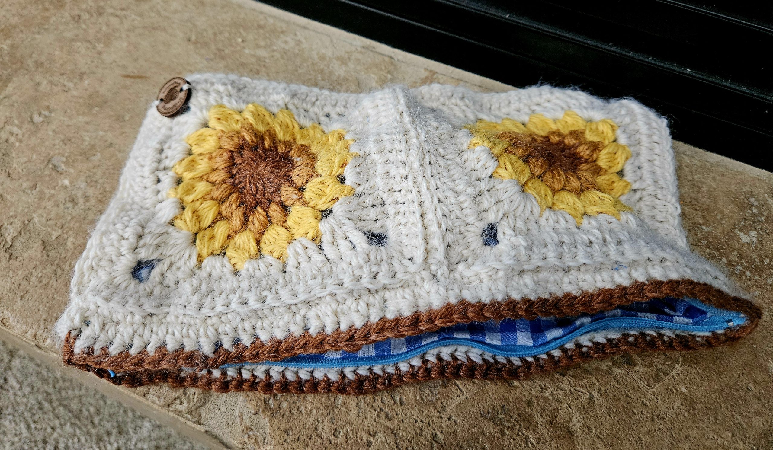 Cream Crocheted Sunflower Clutch - Image 4