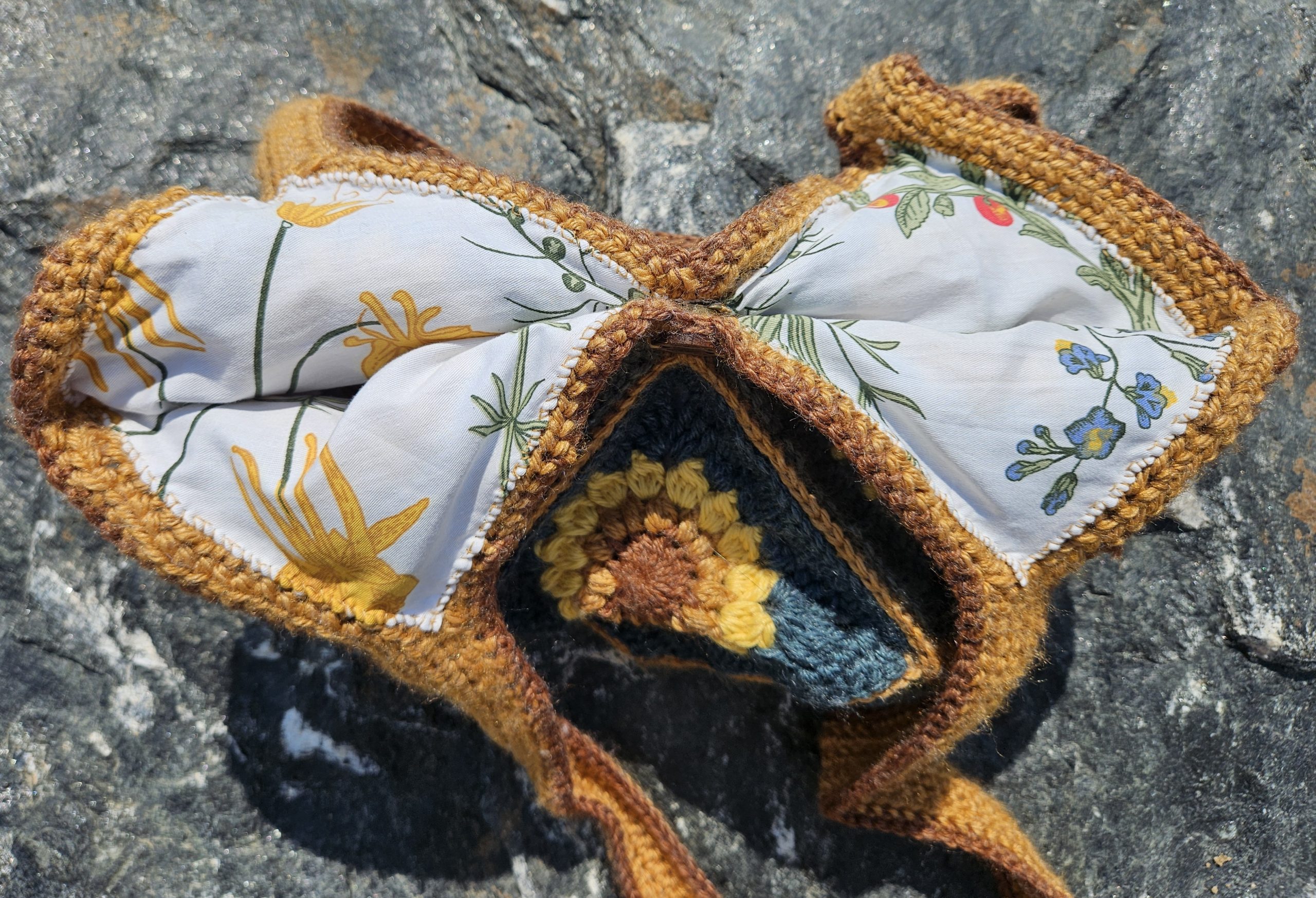 Large Crocheted Sunflower Bag - Image 4
