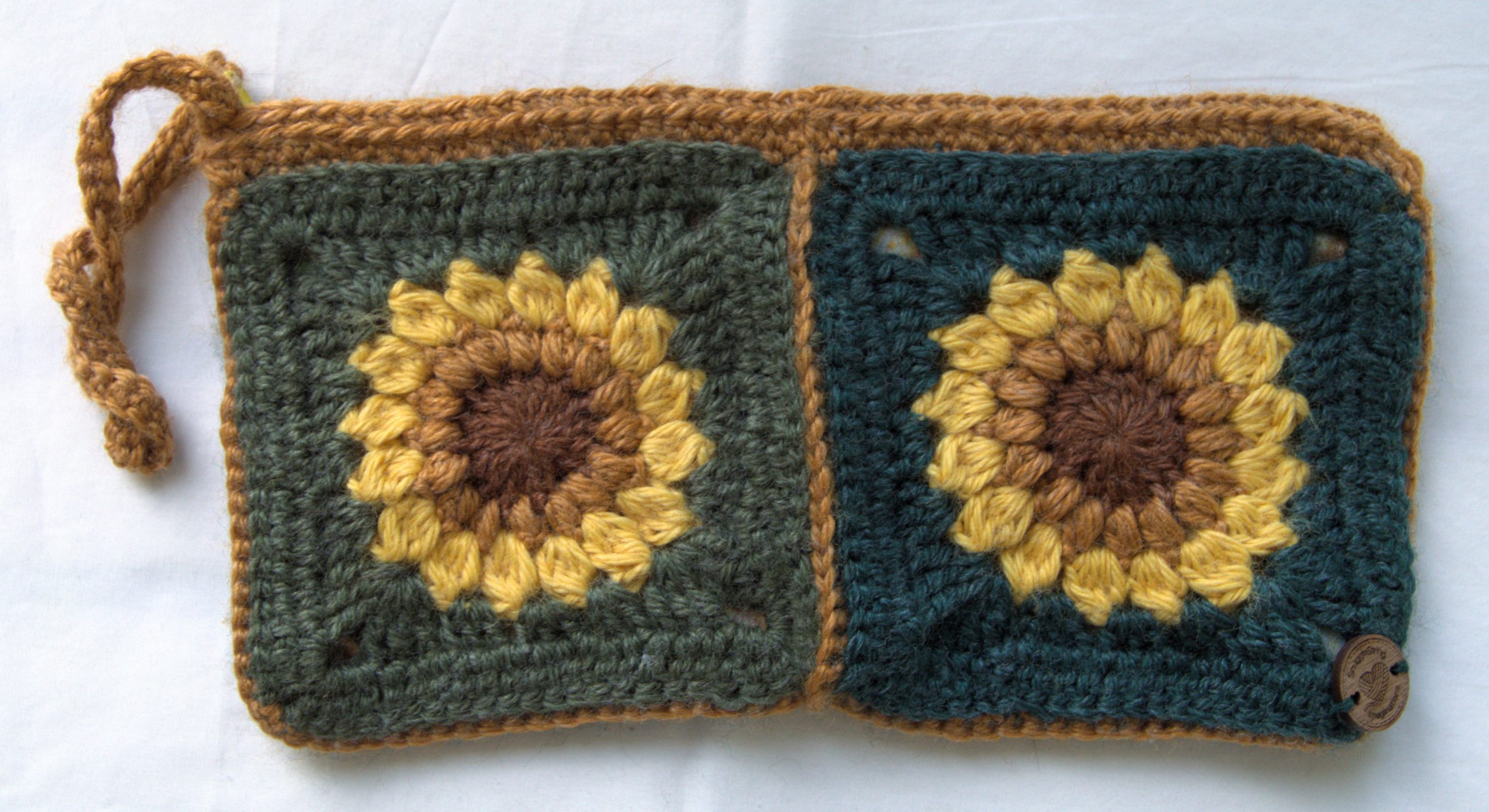 Dueling Greens Sunflower Clutch - Image 2