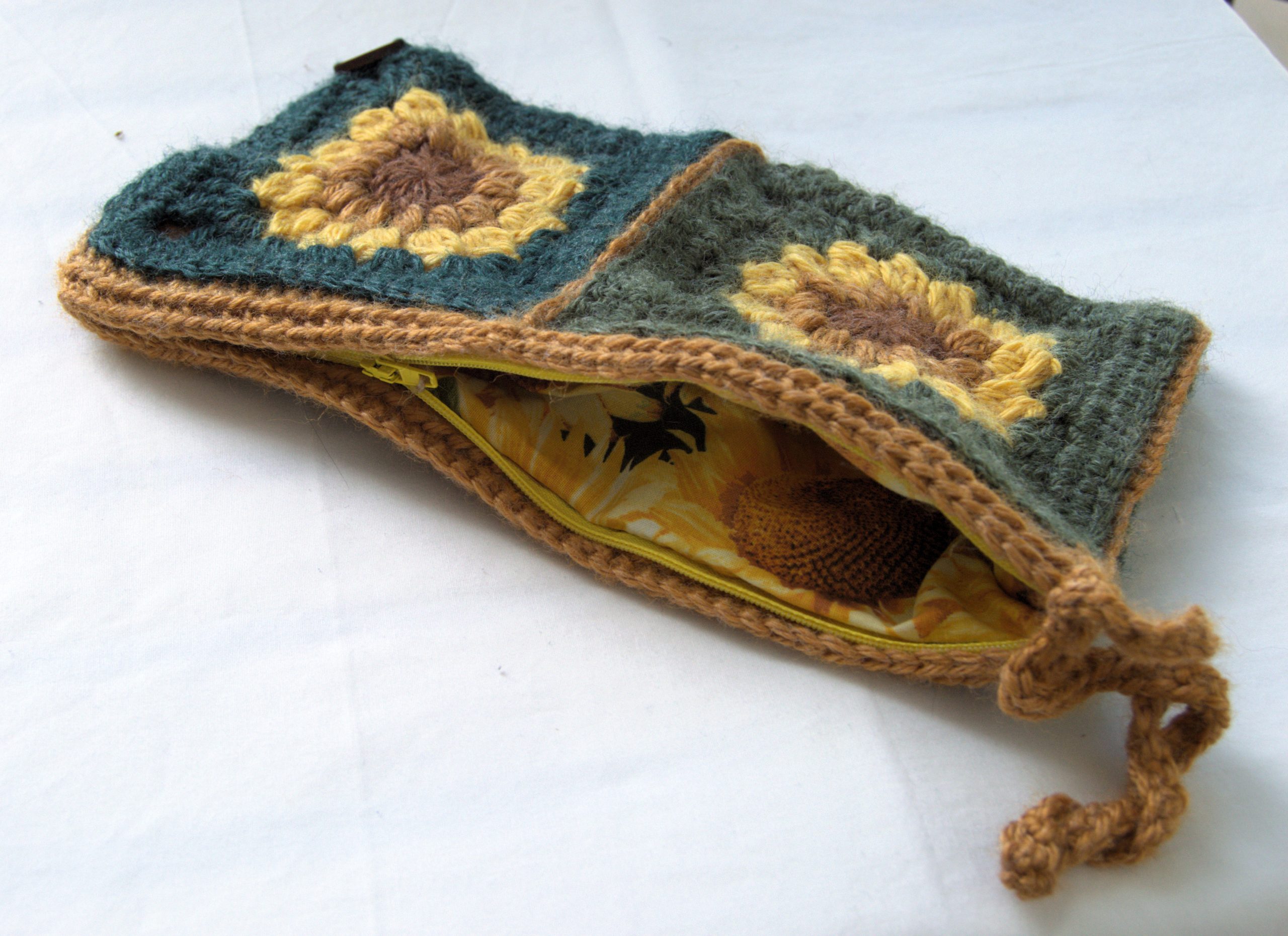 Dueling Greens Sunflower Clutch - Image 3