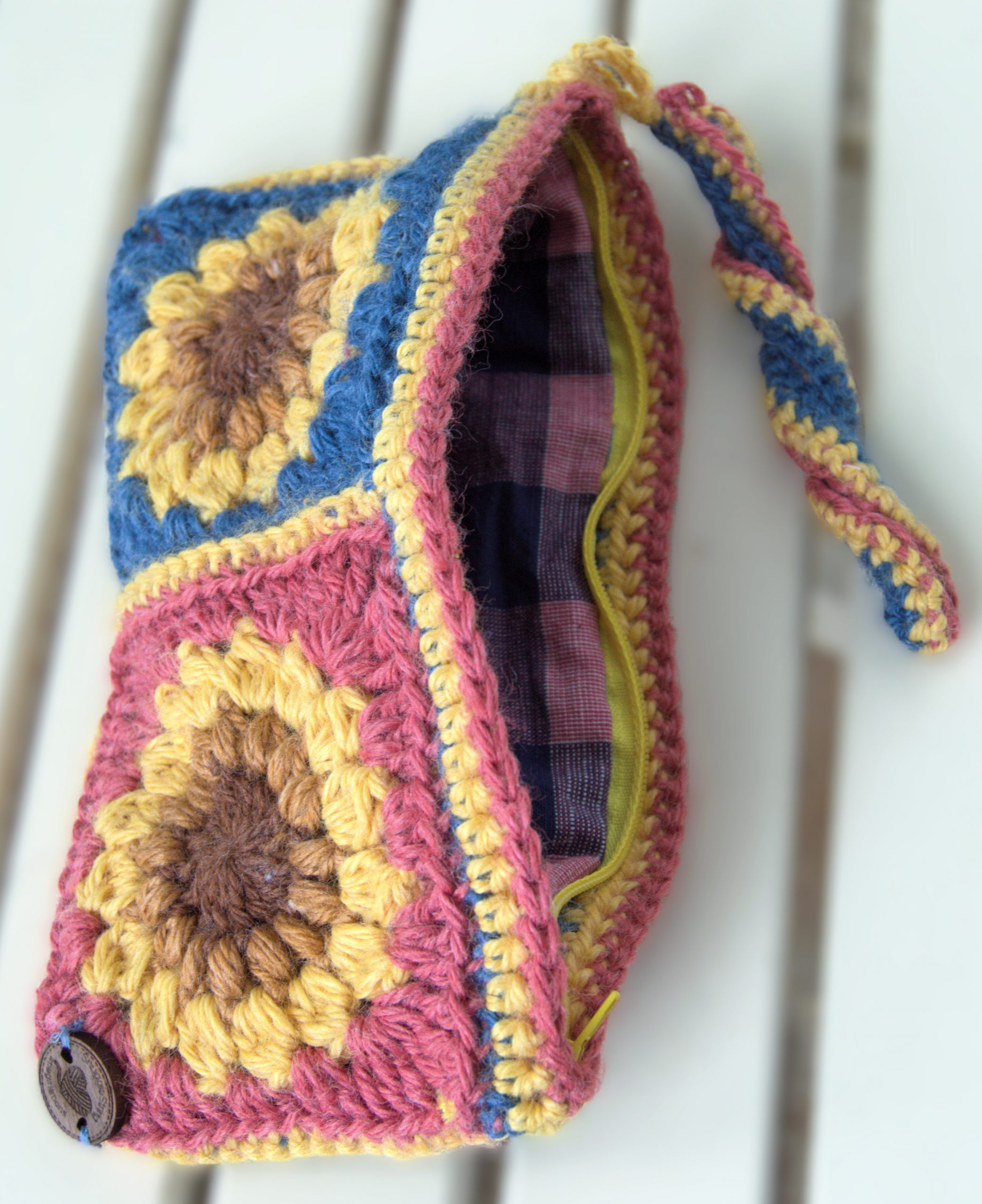 Pan Crocheted Sunflower Wallet - Image 6